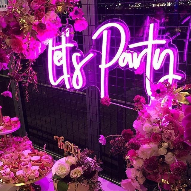 Неоновая вывеска Let's party