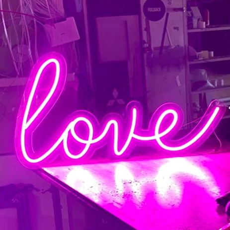 Неоновая надпись love 859х458мм