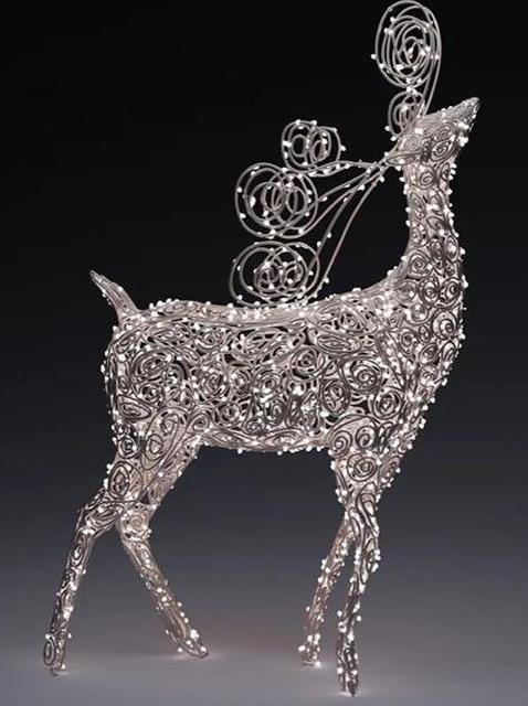 Олень с витыми рогами