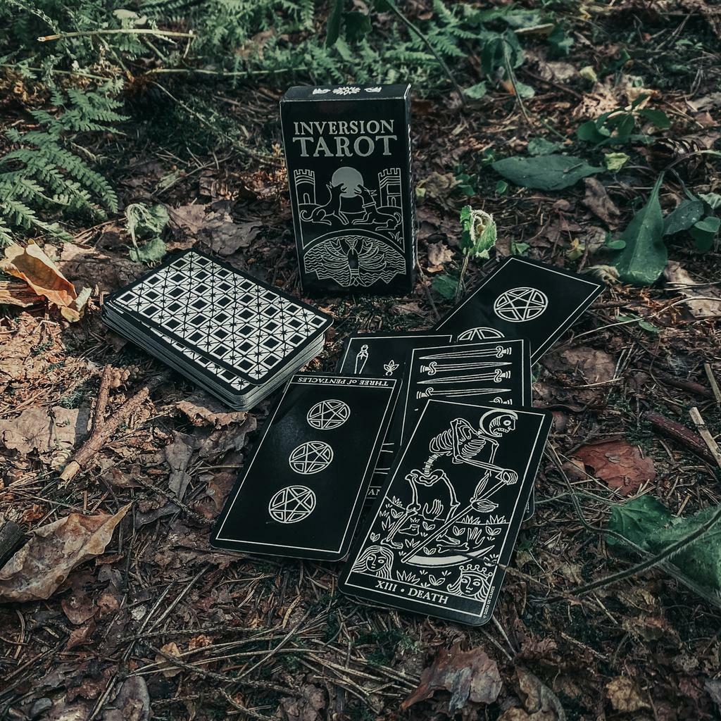 Таро Монохром (Inversion Tarot)