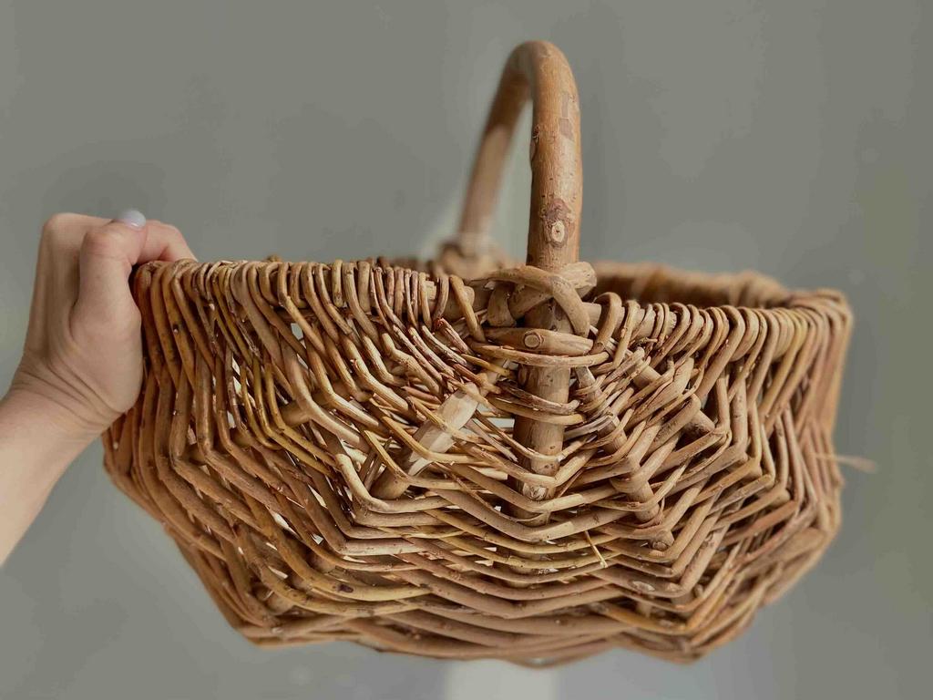 Корзина плетеная из ивовых прутьев