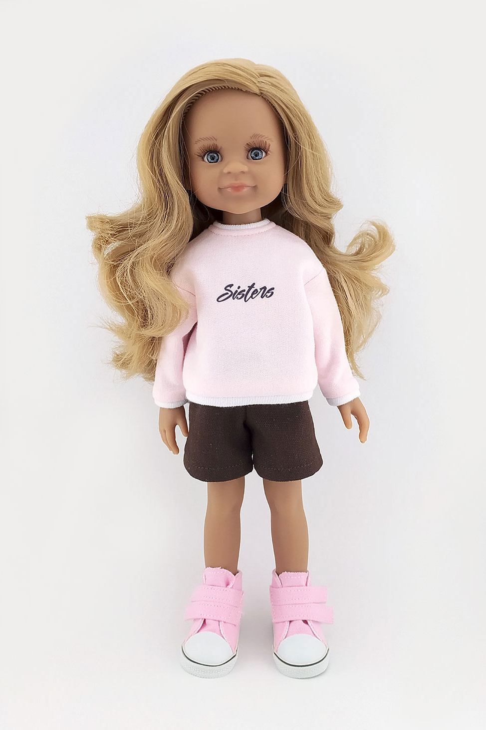 Кукла Ирис в фирменном свитшоте