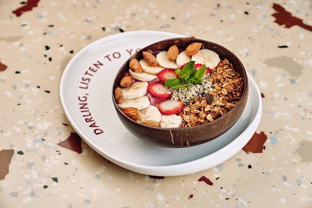 смузибоул Karmaberry с клубникой и черникой