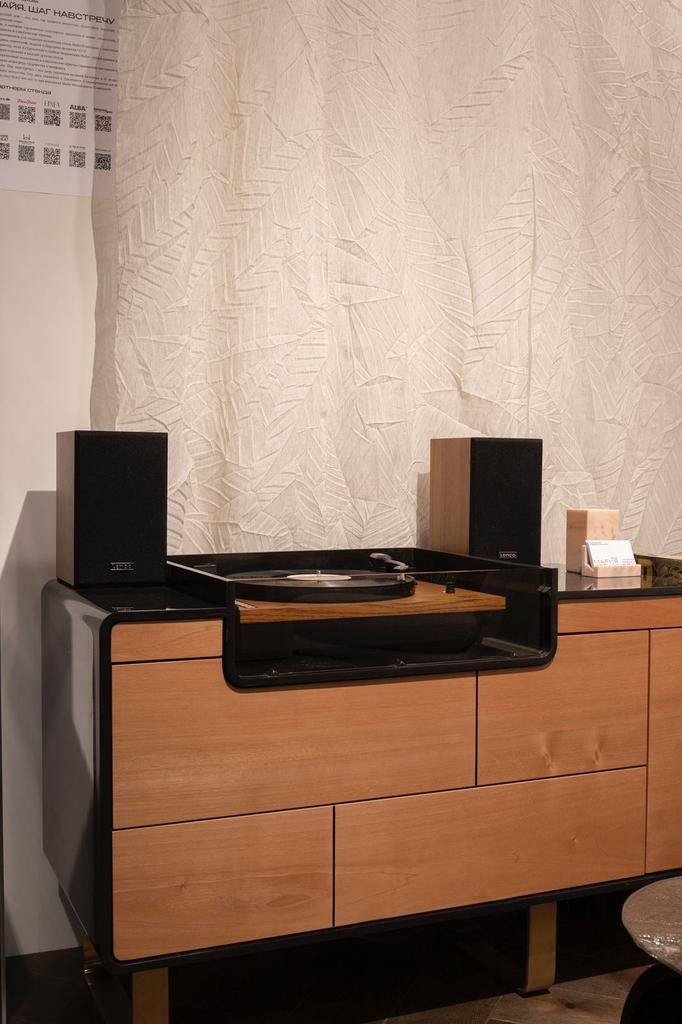 Комод для винилового проигрывателя " Меломан"