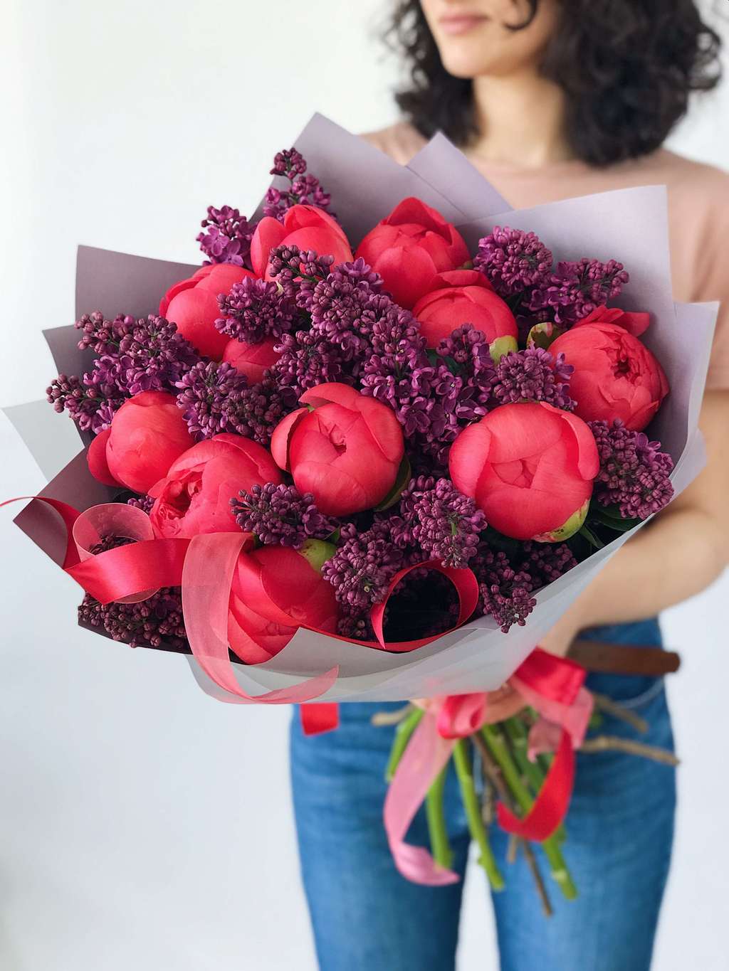 Дуо-букет сирень и пионы "Коралл Шарм"