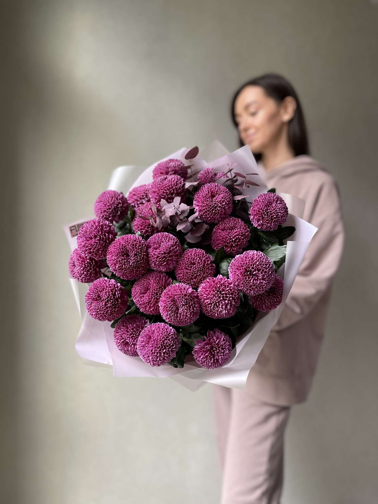 Хризантемы "Густав" со стабилизированным эвкалиптом