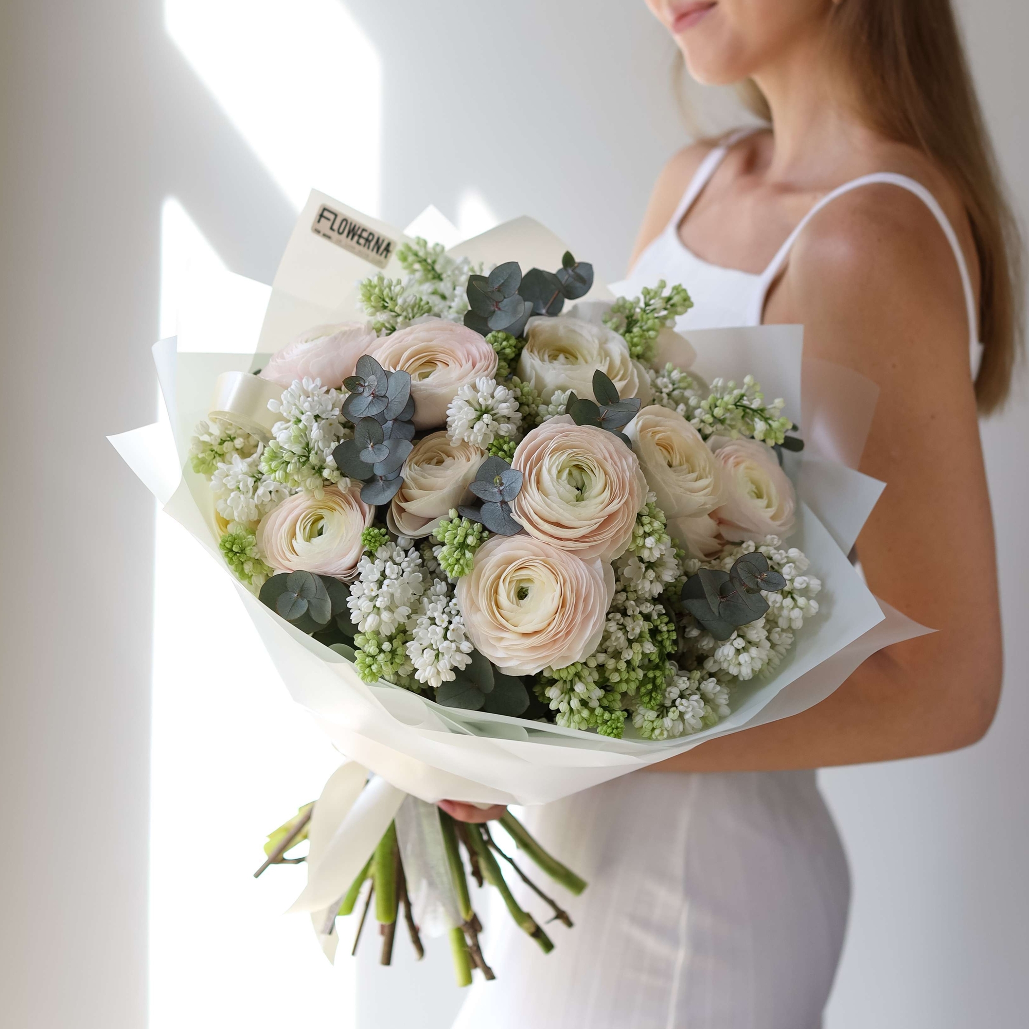 Дуо-букет "Ранункулюсы и сирень"