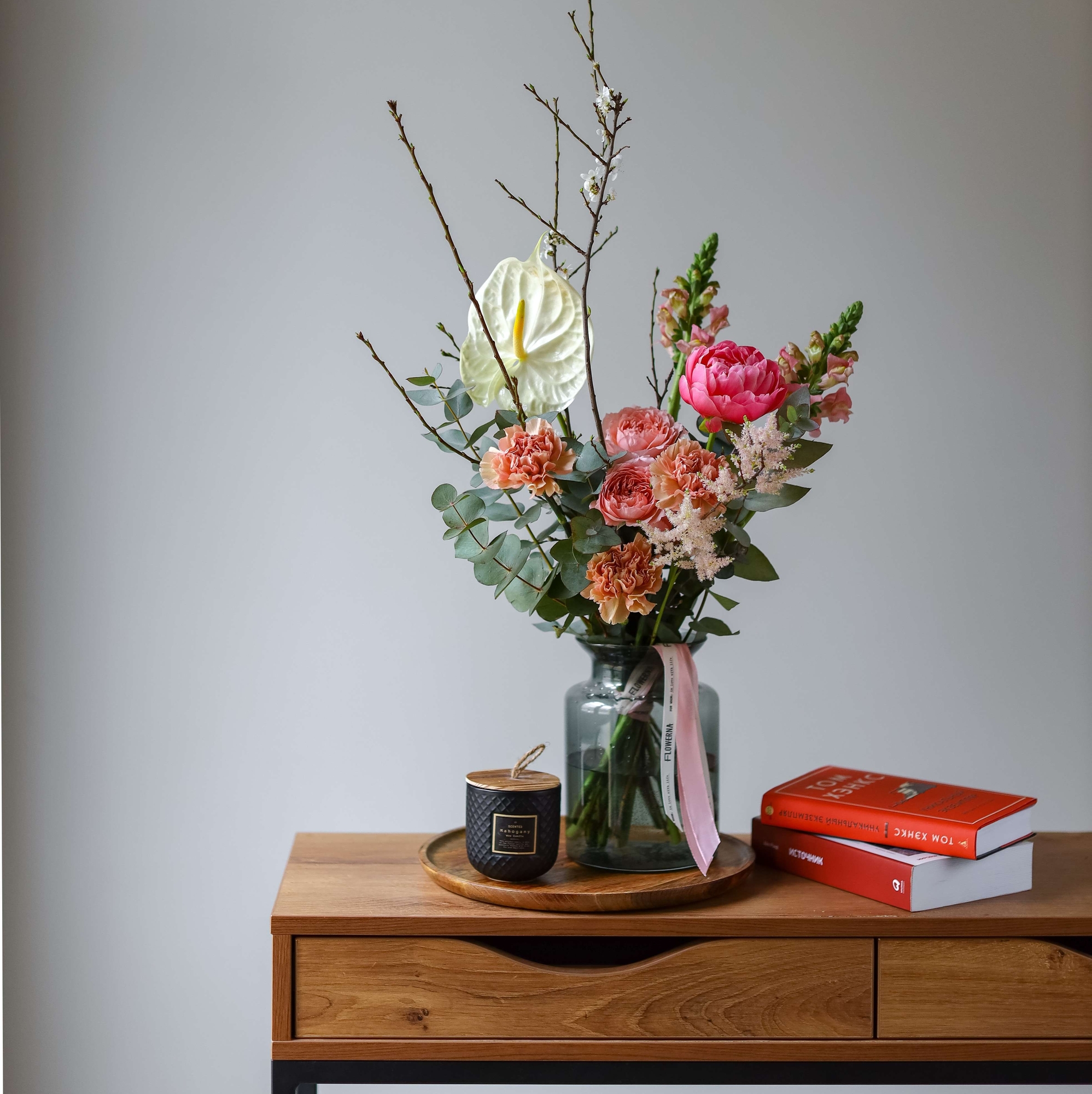 Цветочная подписка "Сборная охапка" размер S