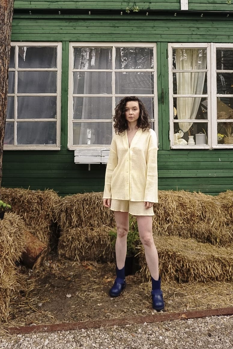 Костюм с oversize рубашкой и шортами
