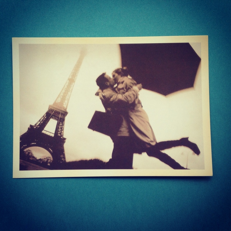Поцелуй в Париже