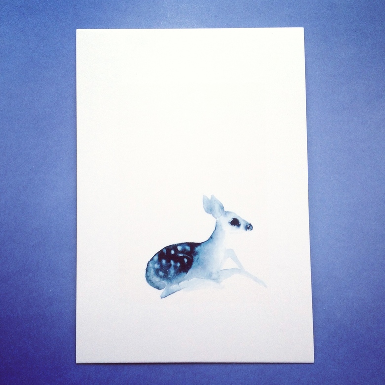 Олень смотрит вдаль