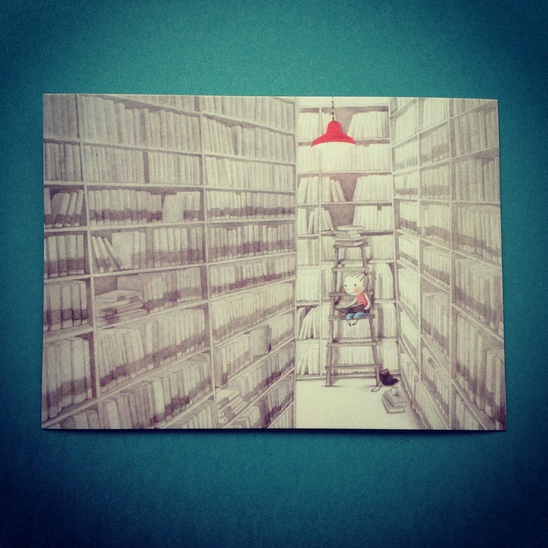 Жужа в библиотеке