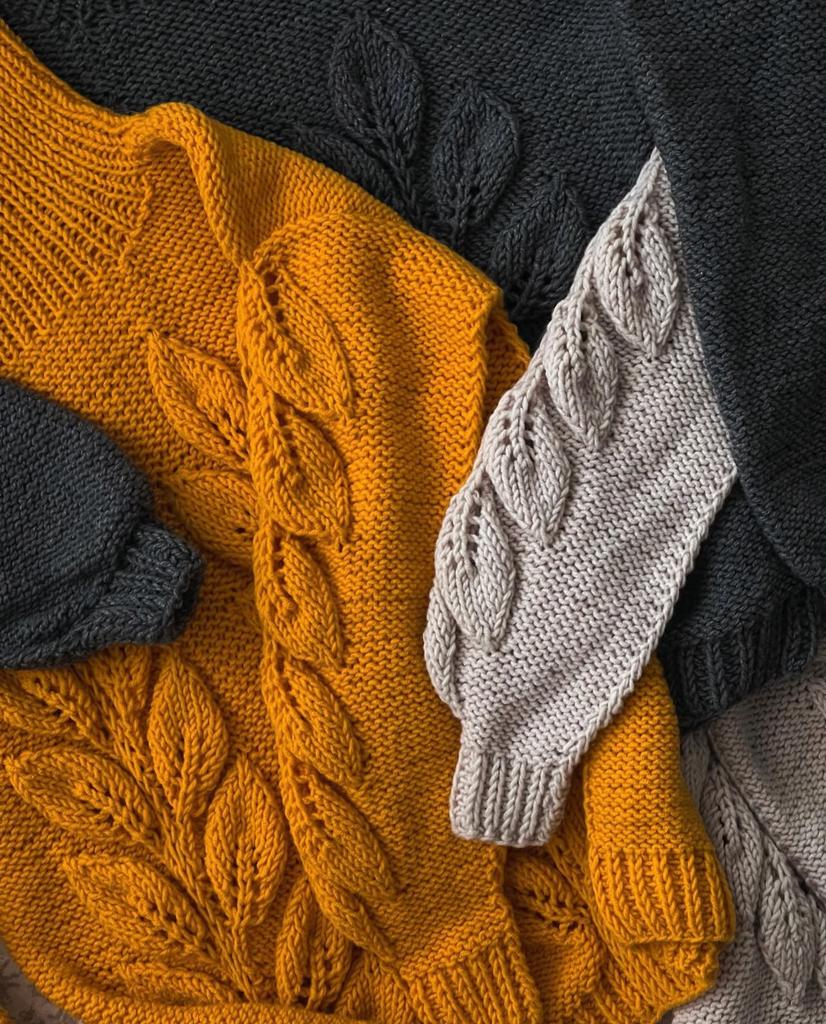 Свитер с листьями, желтый