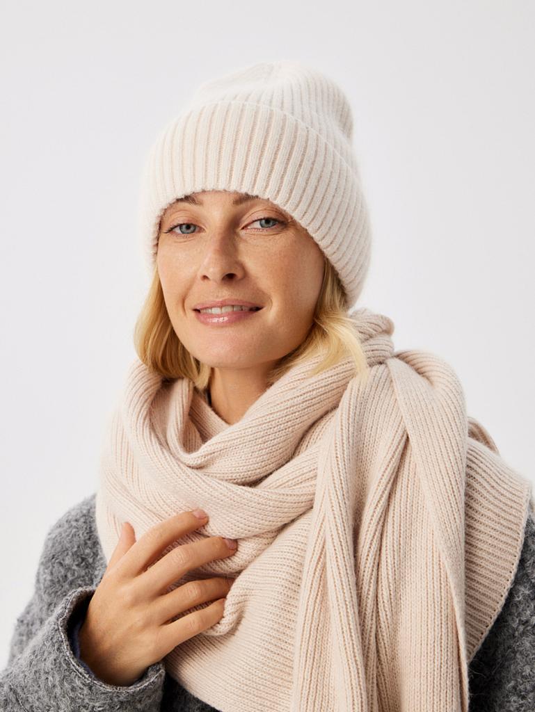 Шапка с ангорой кремовая