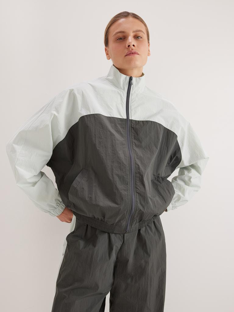 Олимпийка графитового цвета с бирюзовой вставкой