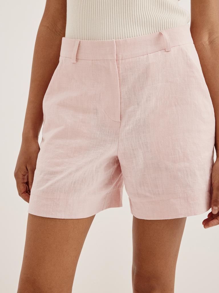 Розовые шорты изо льна