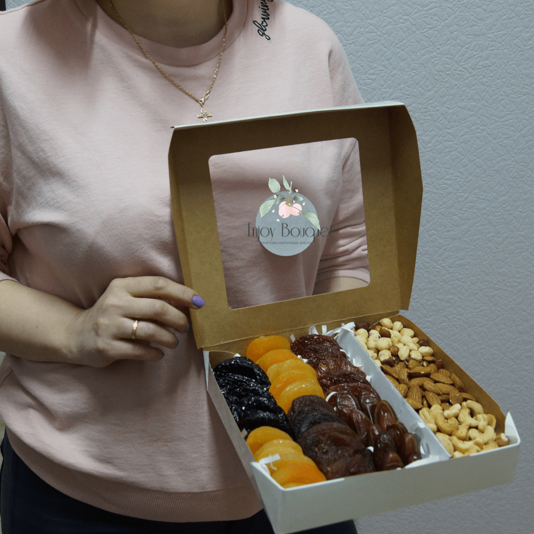 Набор из сухофруктов в картонной коробке "Здоровый перекус", 900 г