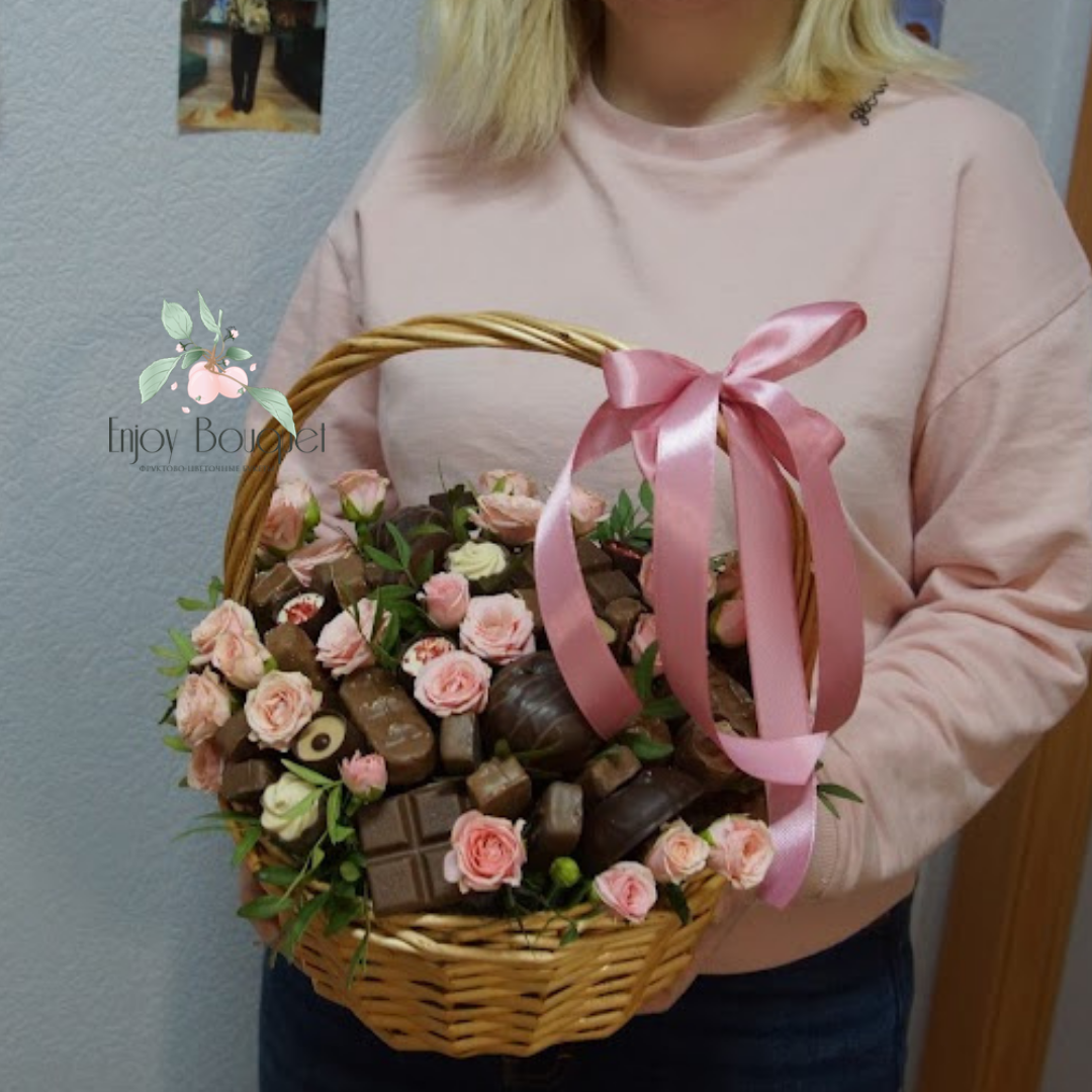 Сладкая корзина "Счастливый сюжет"
