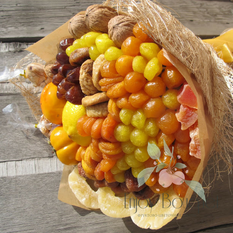 Необычный букет из сухофруктов и фруктов "Осенний презент", диаметр 28-30 см.