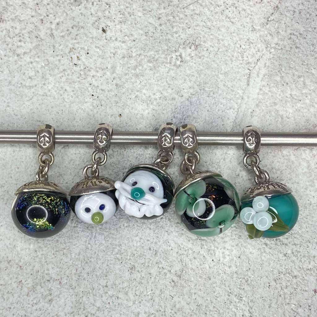 Live December DANGLES Row 8