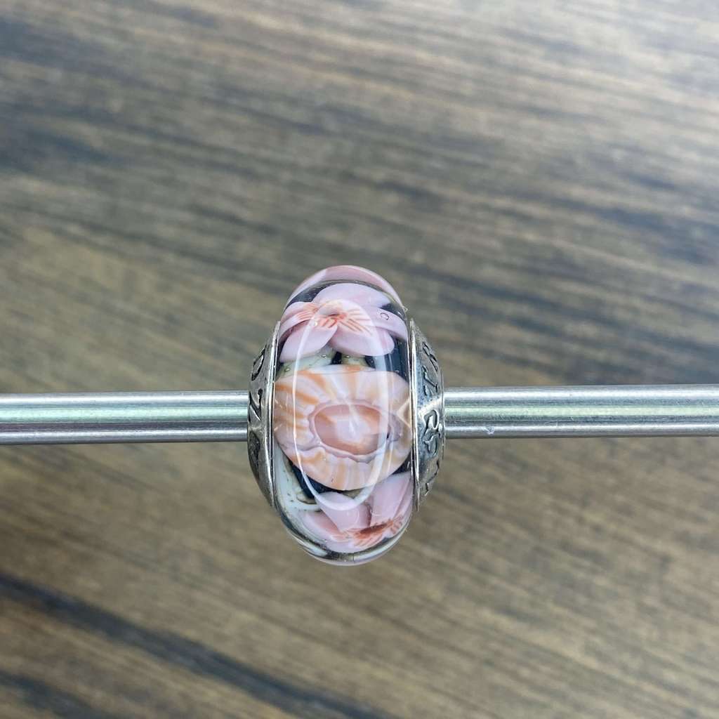 Sat AQUARIUM 17 pink hearts on dark grey