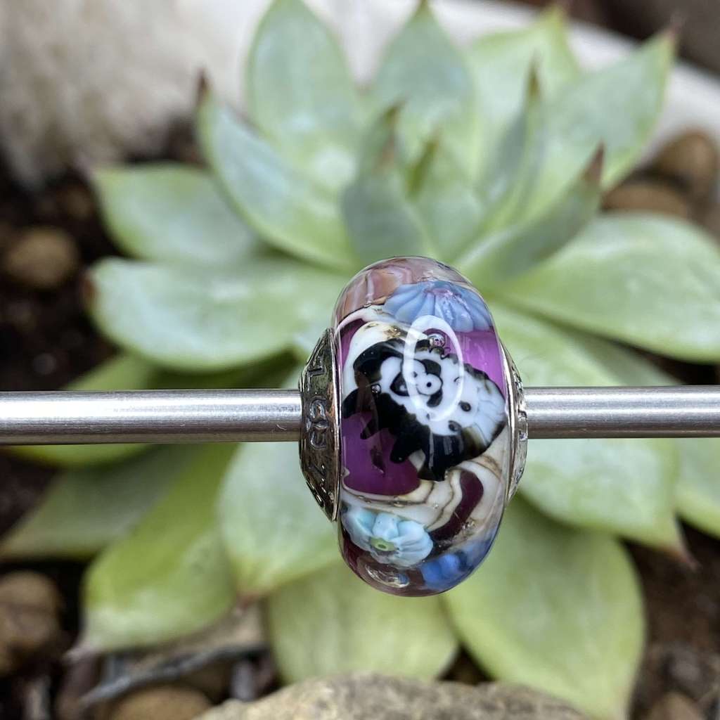 AQUARIUM  13 sheep and flower mix on plum