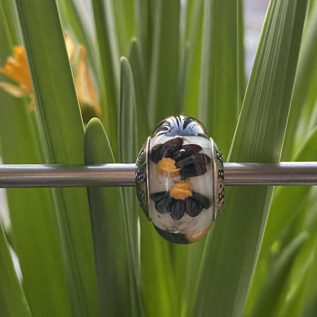 AQUARIUM  16 sunflowers on ivory