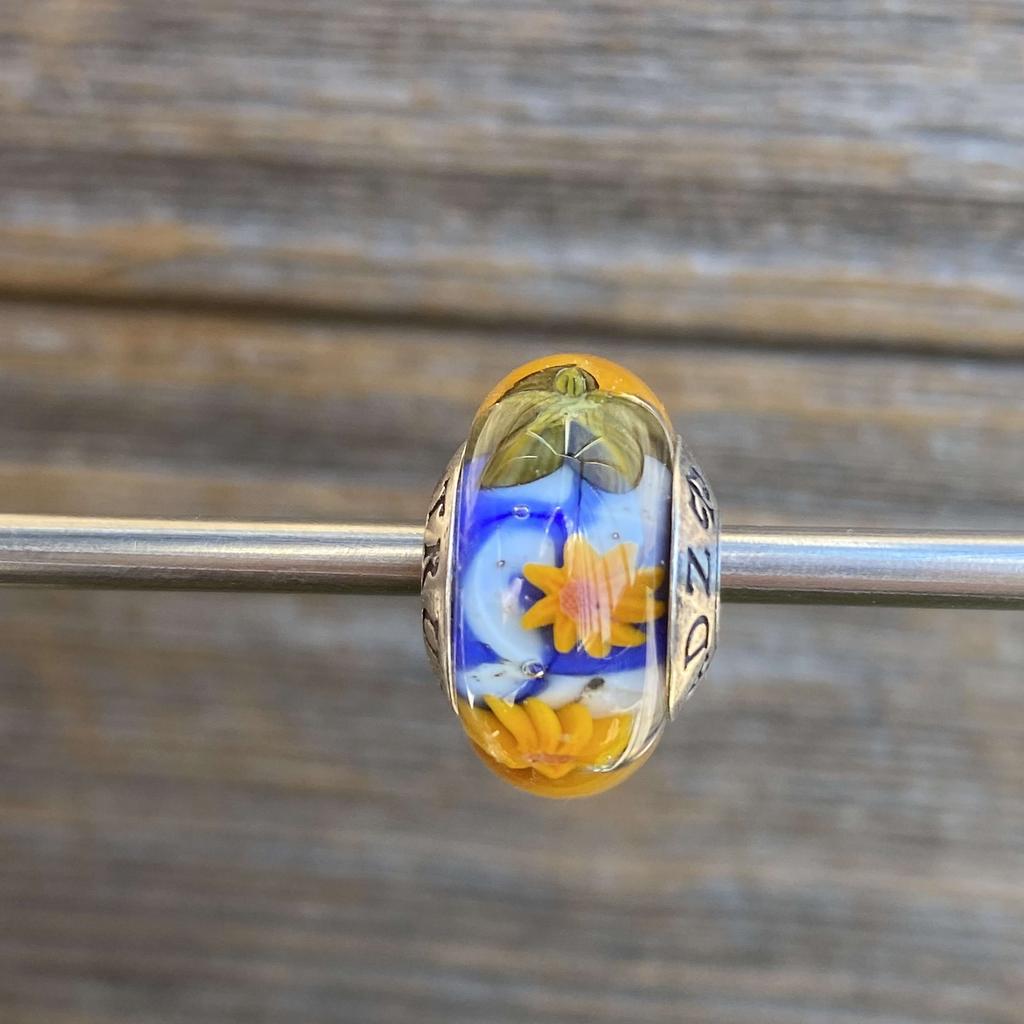 AQUARIUM  BEAD 8 sunflowers on navy