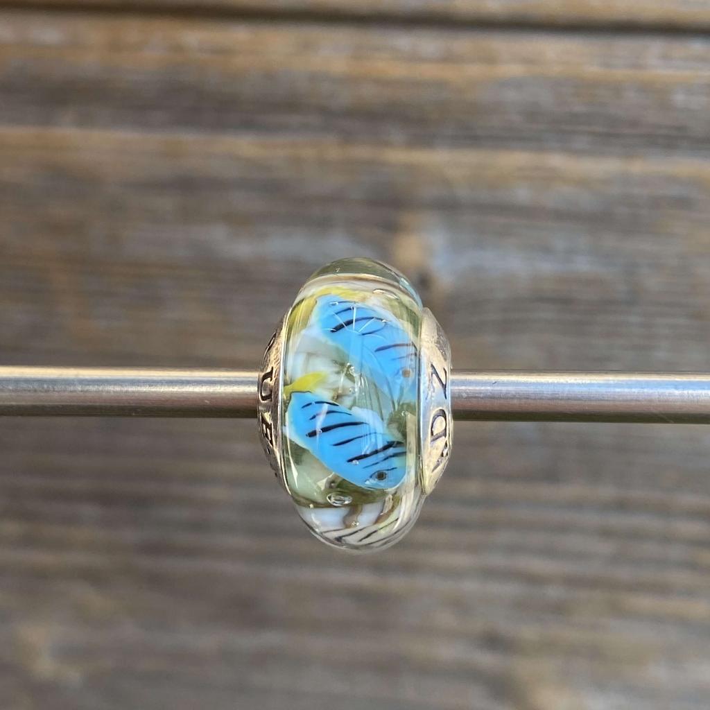 AQUARIUM  BEAD 11 turquoise fish on green
