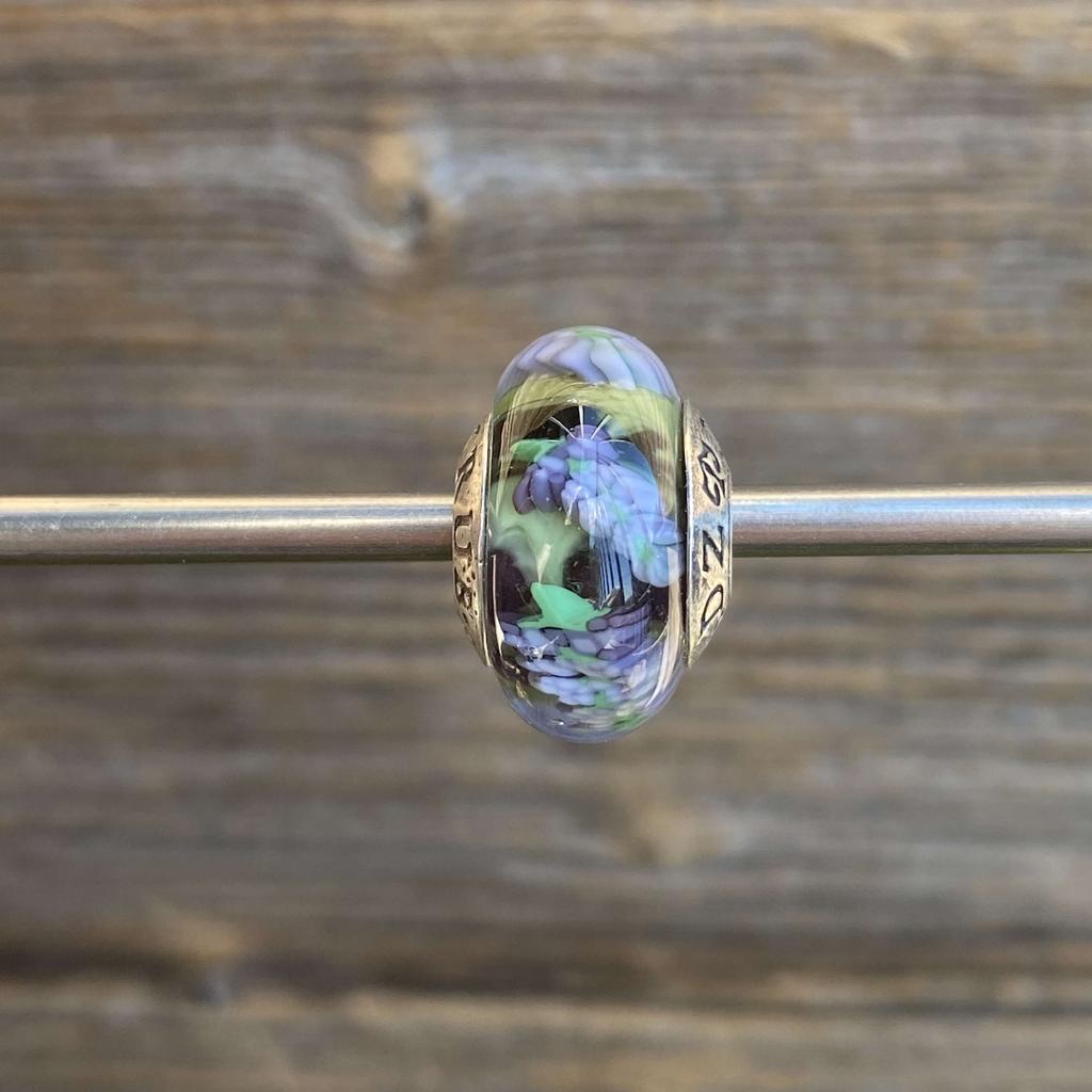 AQUARIUM  BEAD 2 grapes on grey