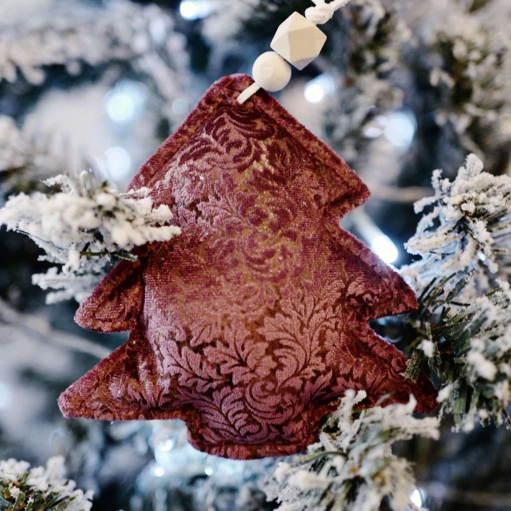 Игрушка на елку Елка бордовая