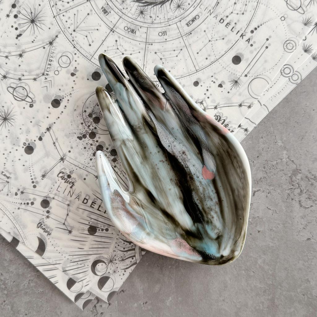 Блюдце-ладонь из серии "Приручай" с в расцветке серии «Стражи галактики»