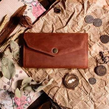 Кожаный женский кошелек коньячного цвета