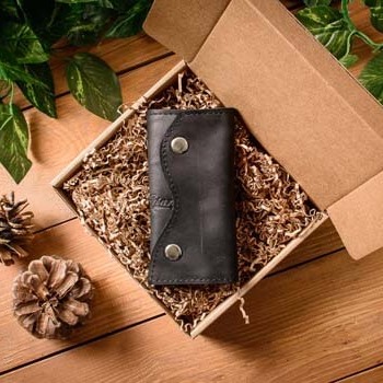 Ключница из натуральной кожи черного цвета