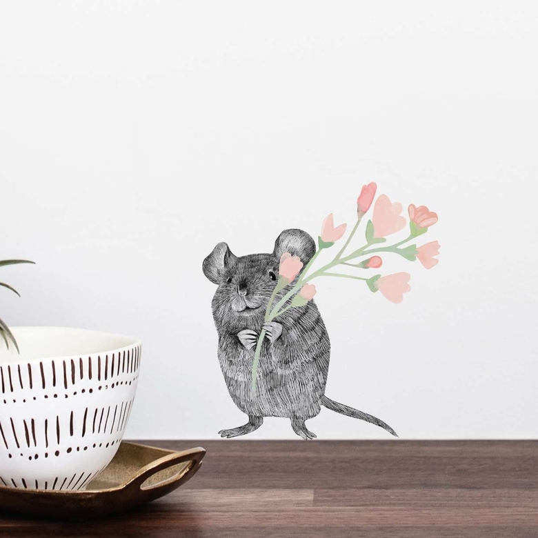 Мышонок с цветком - стикер интерьерный