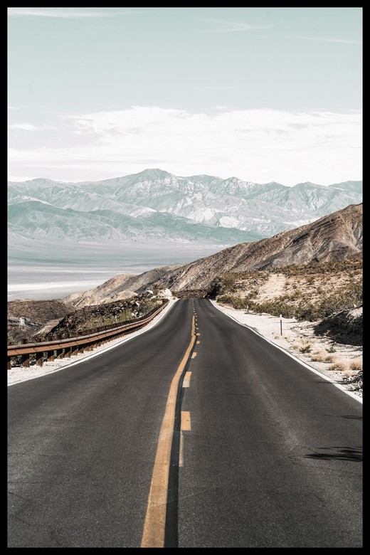 Постер Пустая Дорога