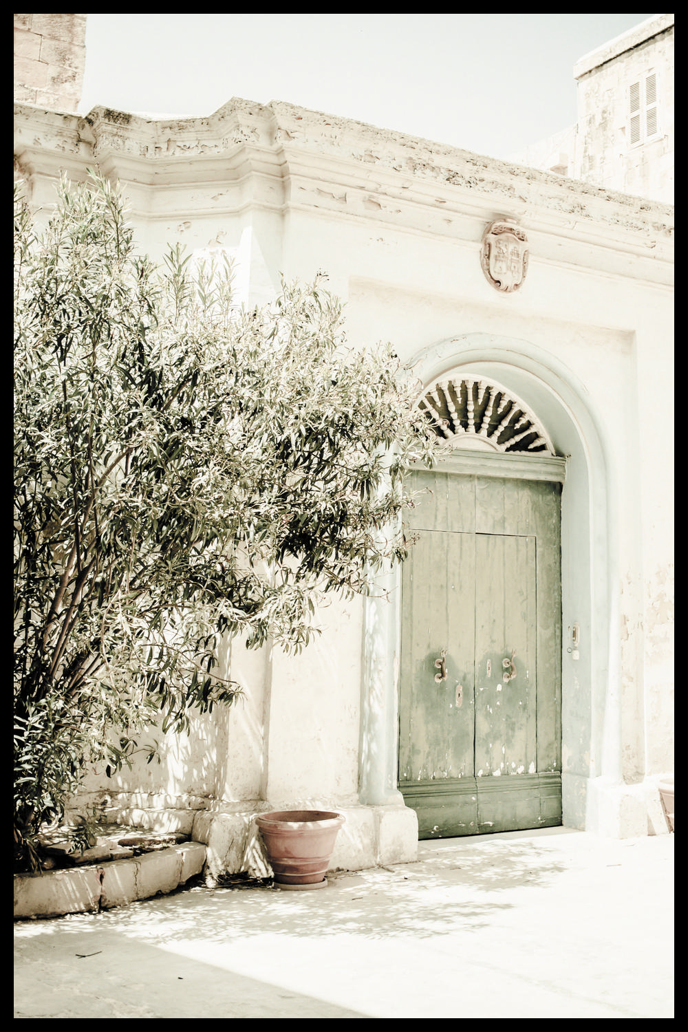 Постер Вход В Старое Здание