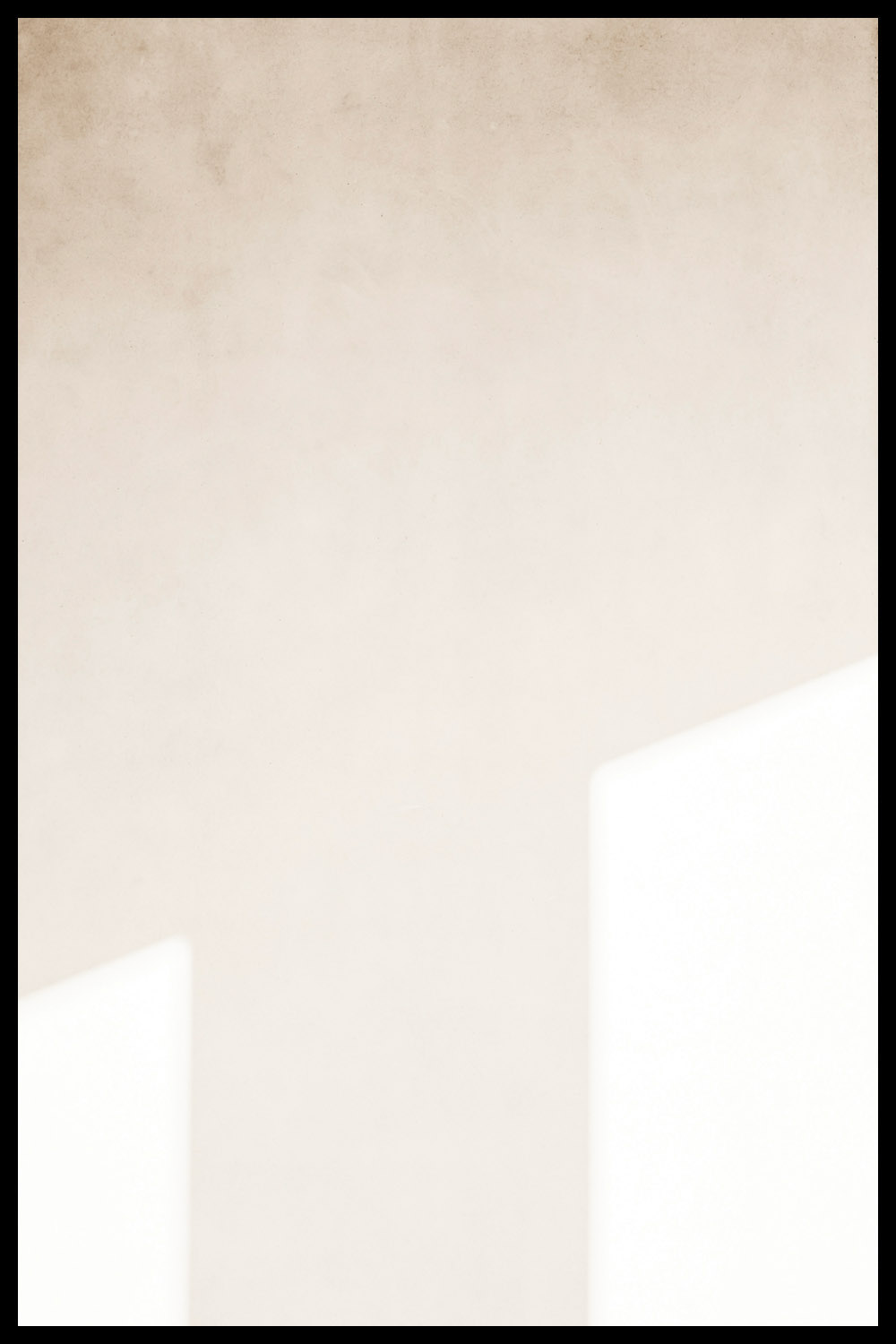 Постер Тень На Стене