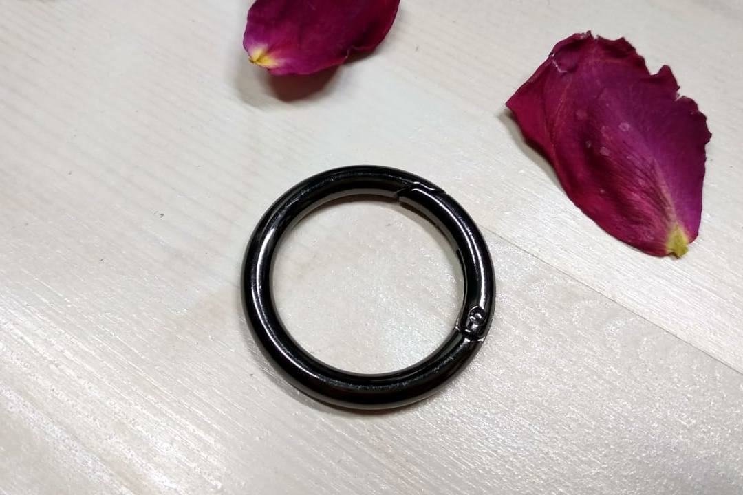 Кольцо-карабин 38мм/25мм внешний/внутренний диаметр. Черный никель