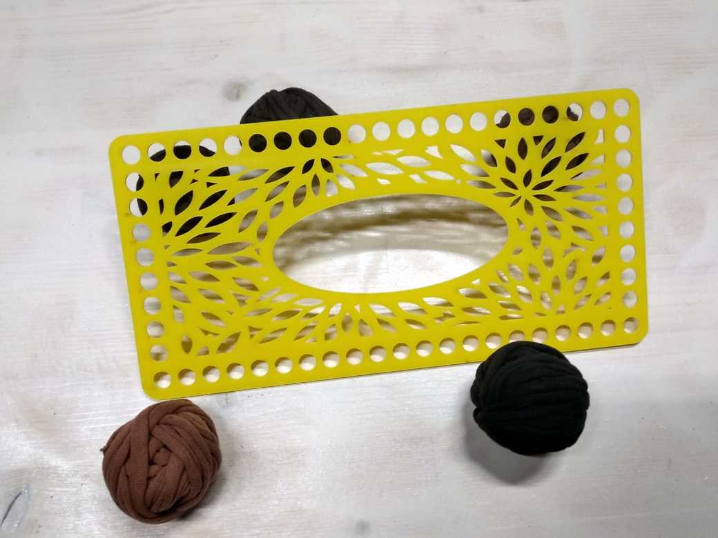 Заготовка "Прямоугольник резной" желтый пластик - 24х12 см