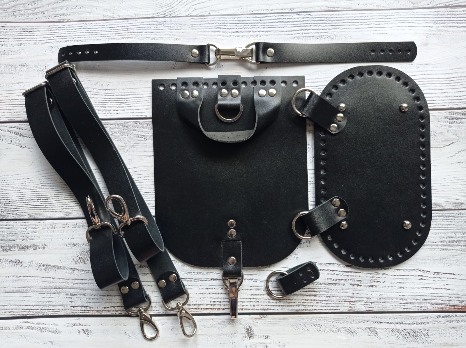 Набор для рюкзака с карабином-прищепкой. Цвет кожи - черный. Цвет фурнитуры - никель