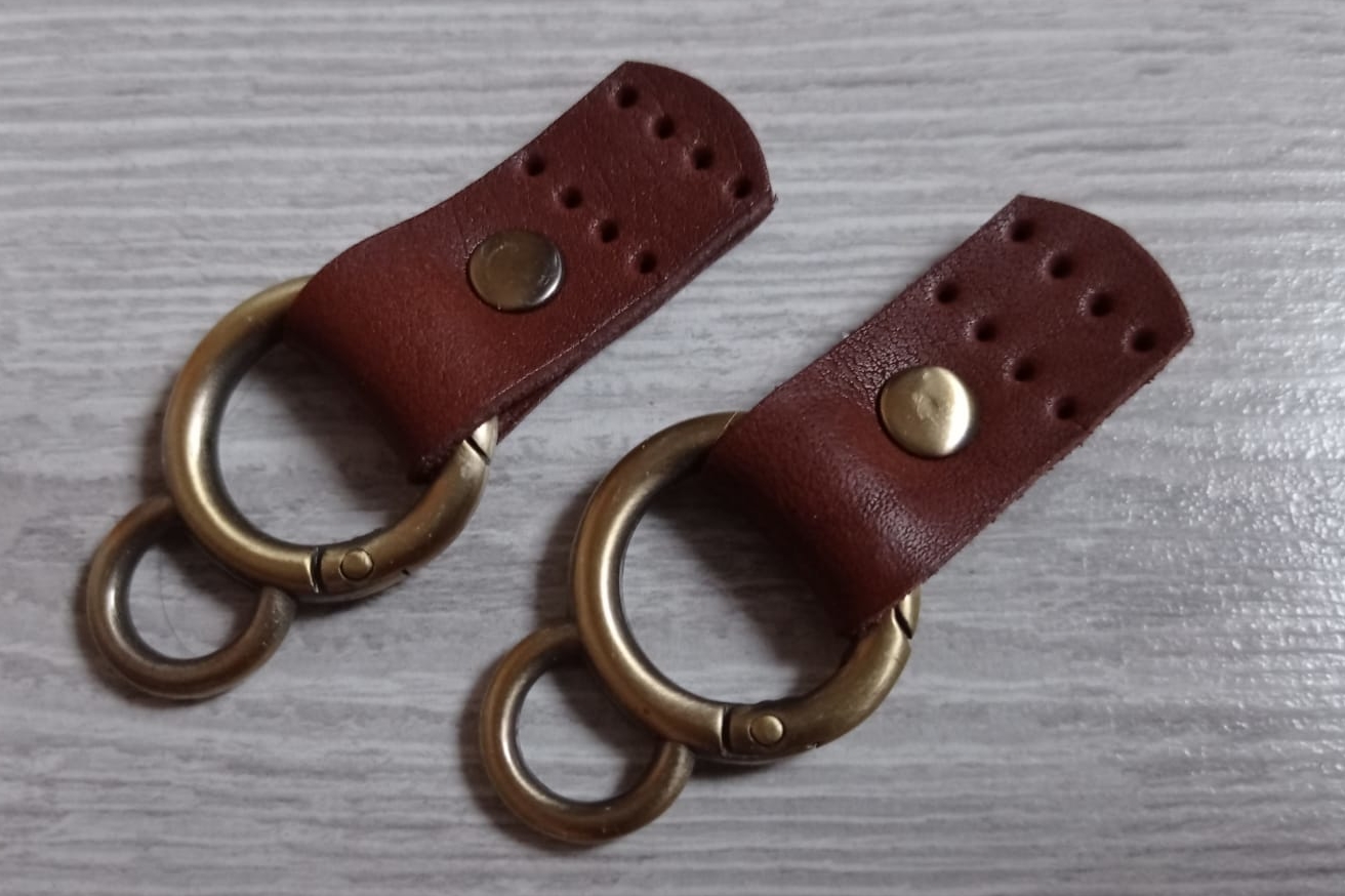 Ручкодержатели 2 шт. с кольцами-карабинами. Цвет кожи на выбор, цвет фурнитуры: никель/бронза