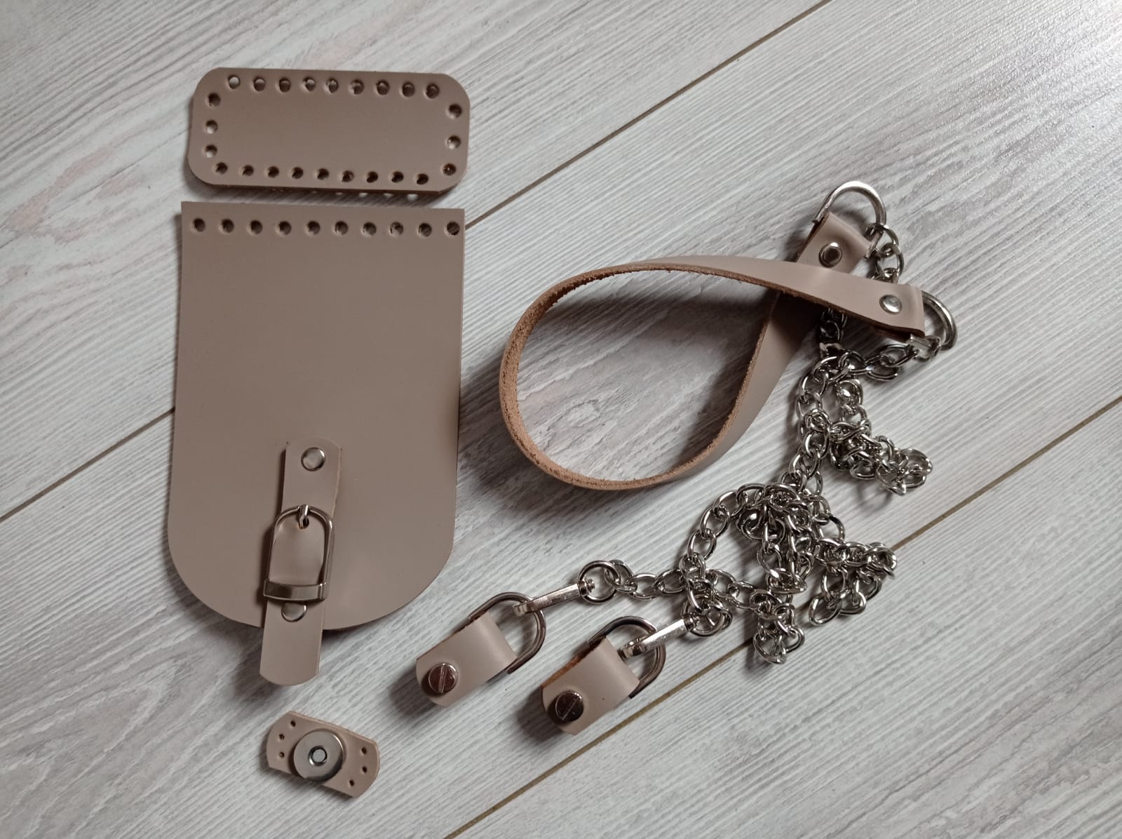 Набор для мини-сумочки с пряжкой. Цвет кожи на выбор. Цвет фурнитуры - никель.