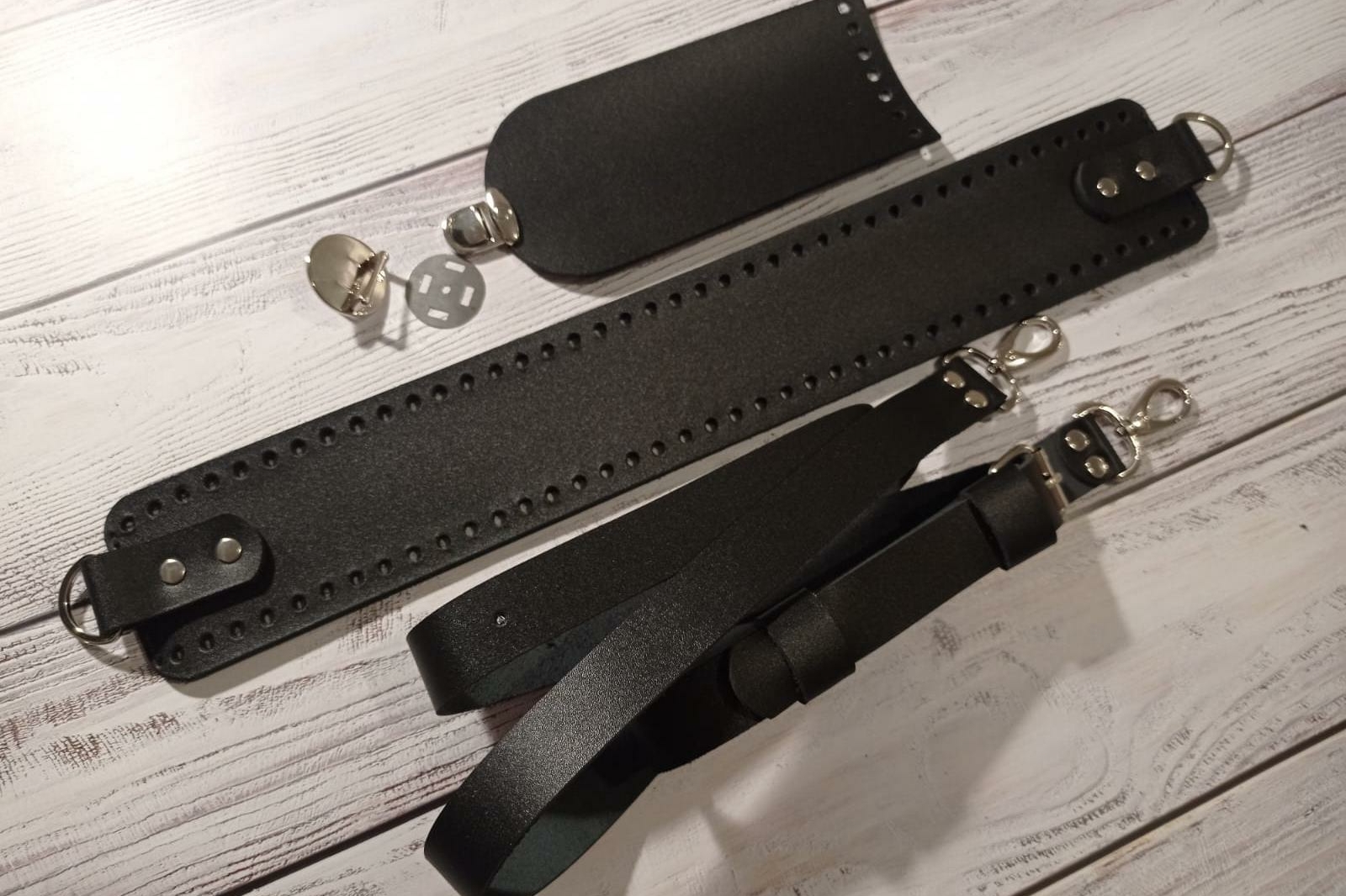 Набор для сумки с боковой основой и ремнем. Цвет кожи и фурнитуры на выбор