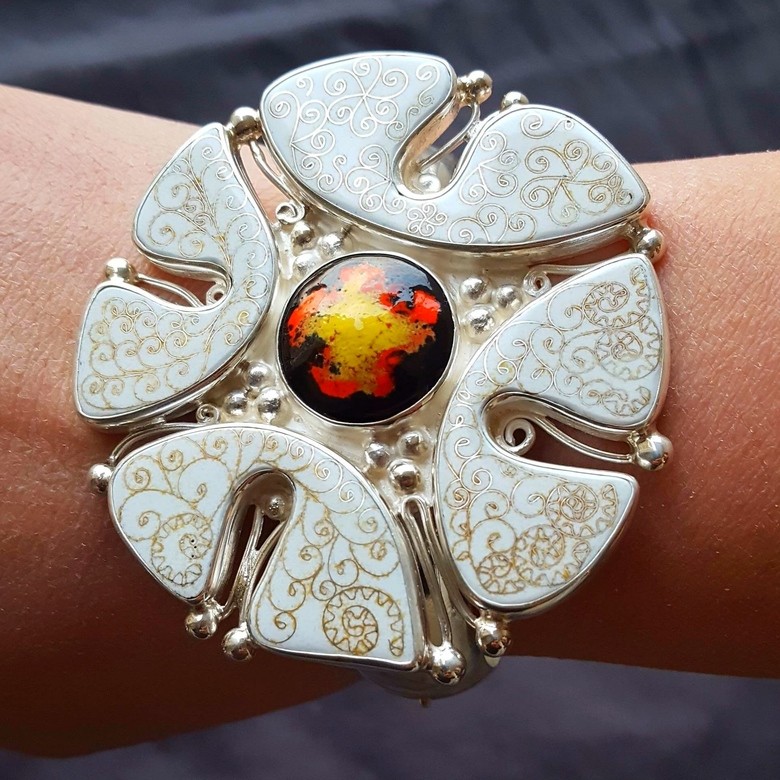 БРАСЛЕТ "БЕЛАЯ ЛАВА"