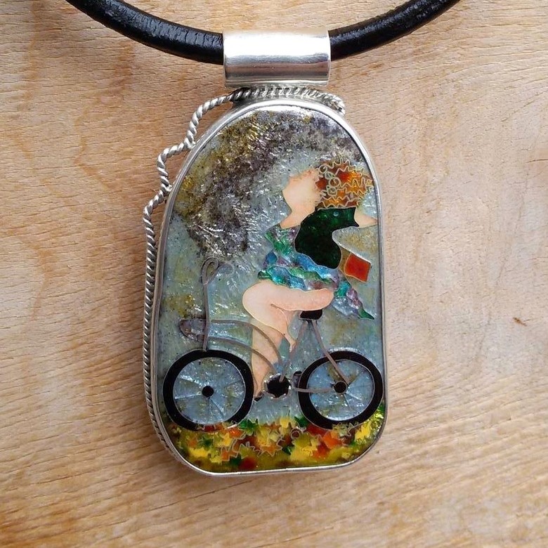 КУЛОН "ДЕВОЧКА НА ВЕЛОСИПЕДЕ"