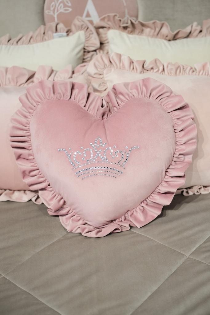 Декоративная подушка сердце с кристаллами "Корона"