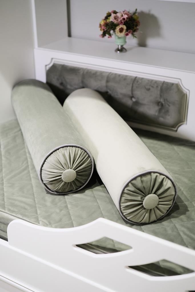 Декоративная подушка из "Валик"