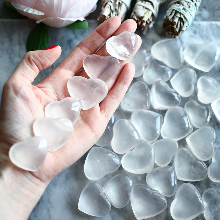 Кварц Джиразоль (опаловидный кварц) в форме сердца (на выбор)