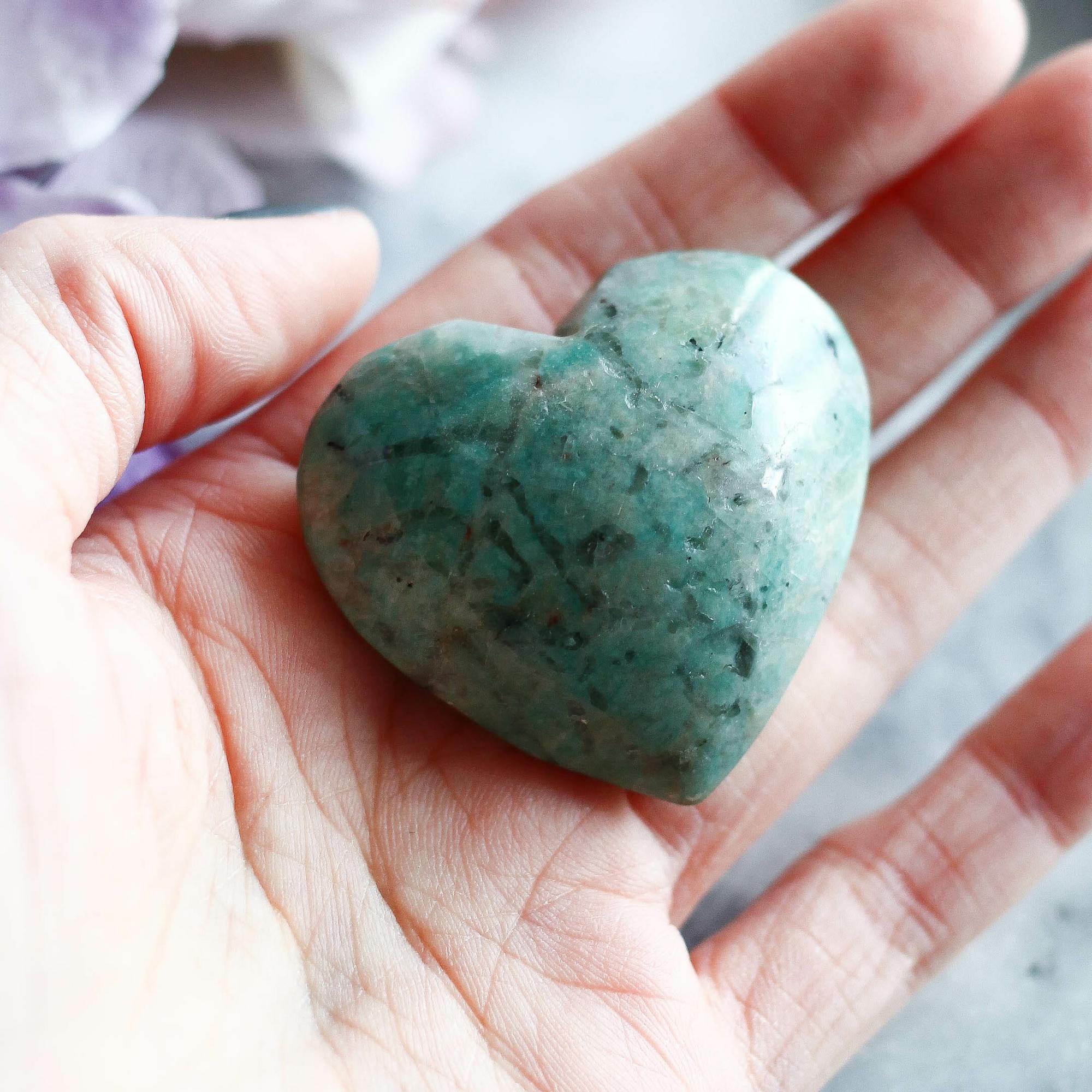 Амазонит с дымчатым кварцем (раухтопазом) в форме сердца